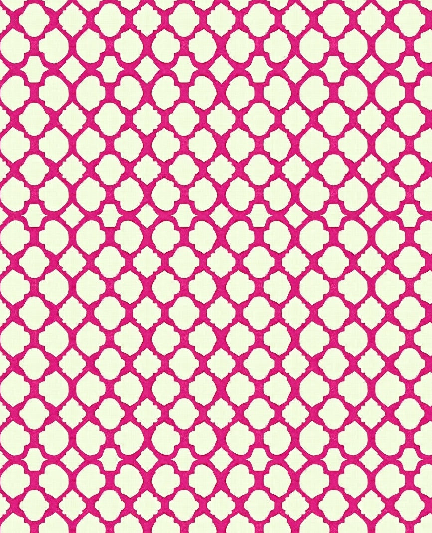 Elegant Pink Quatrefoil Pattern Rug